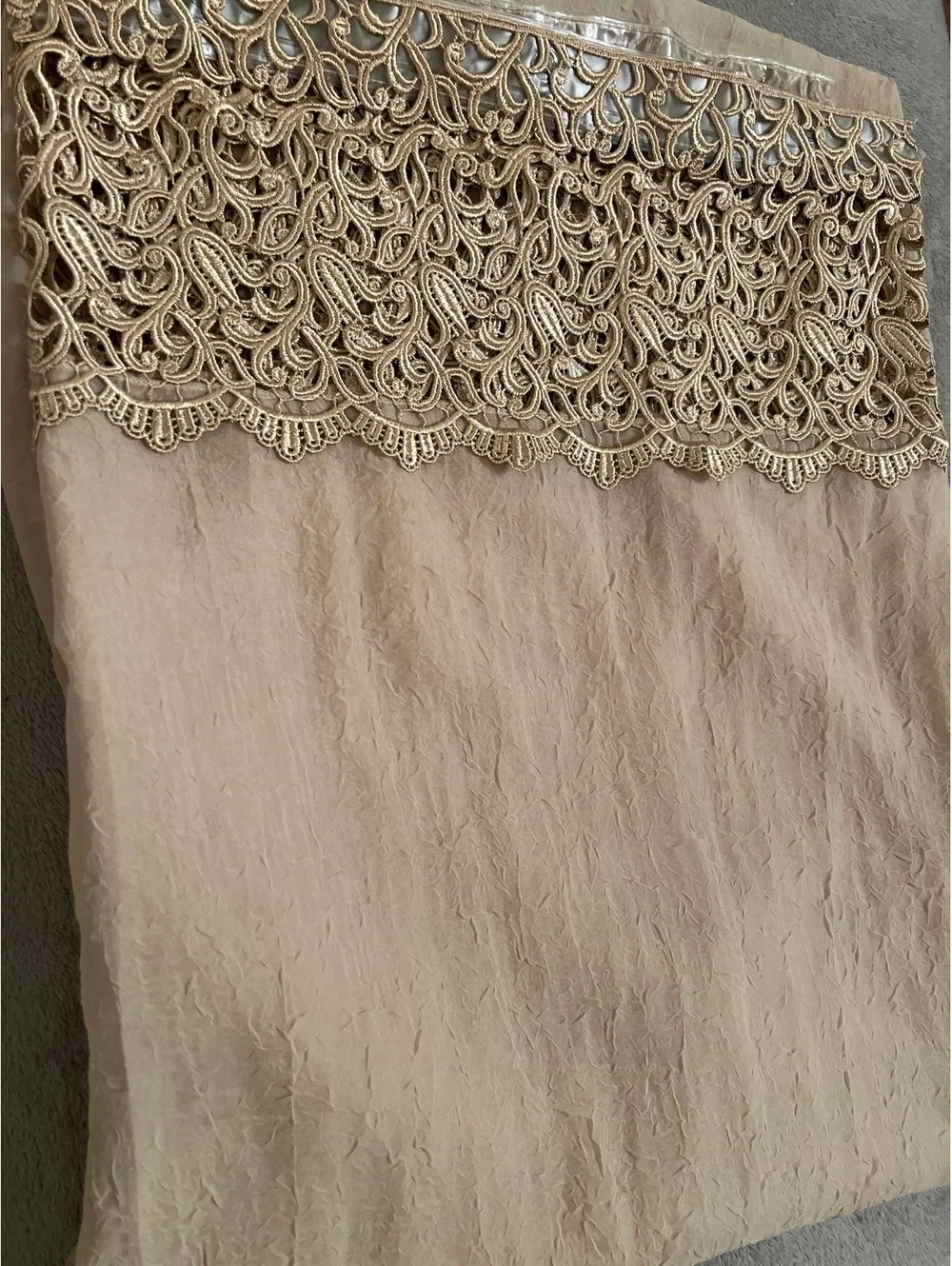 L'ART Beige shower curtain with Intricate Lace Trim
